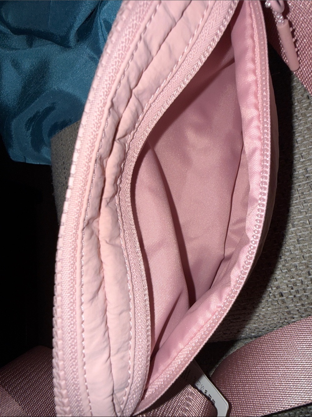 lululemon athletica Pale Pink Crossbody Bag BNWT. DORM ESSENTIALS - Picture 6 of 7
